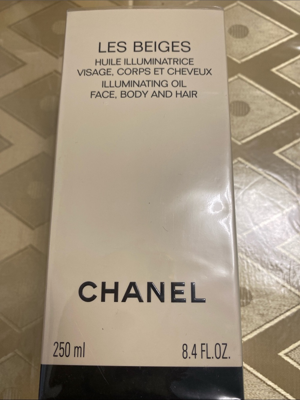 CHANEL Les Beiges Illuminating Oil in Nude Beige Packaging limited Edition New - Picture 2 of 4